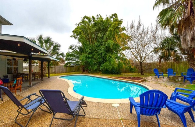 Family Fun Houston Getaway w/Pool & Game Room