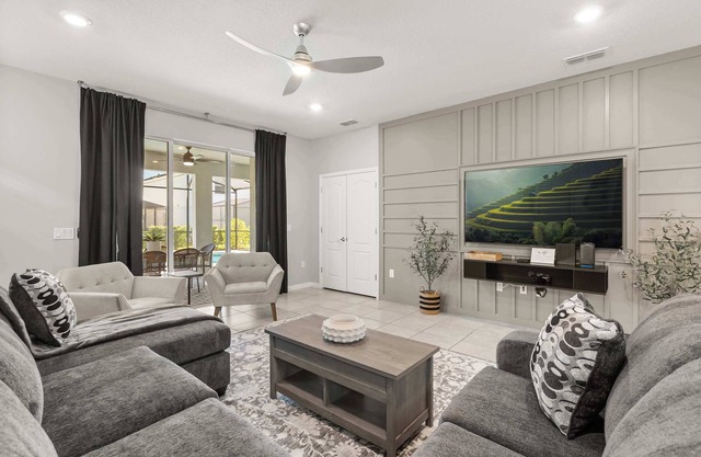 Family Fun Villa w Pool, Hot Tub & Game Room