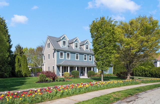 Family Gathering Haven: All-Season Coastal Retreat