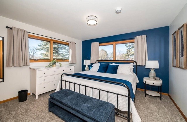 Family, Group Friendly, Large Yard, Only 6 Miles To Duluth, MN! EV Charger