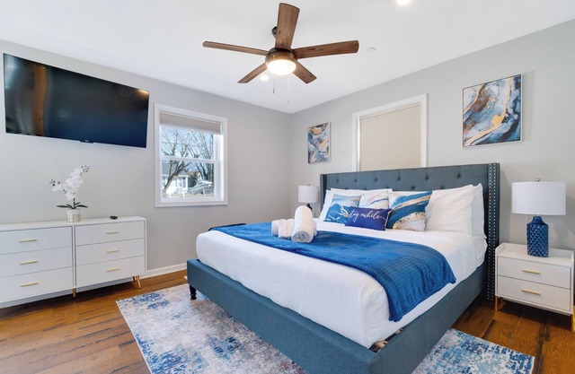 Family/Group Retreat Near USNA stadium & Downtown Annapolis; Private yard