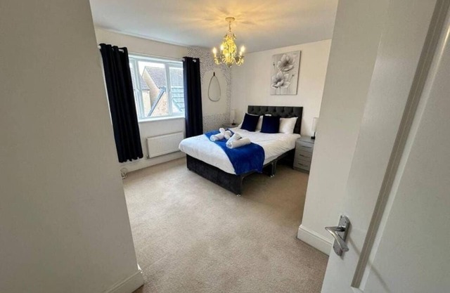 Family Home w/Hot Tub & Garden