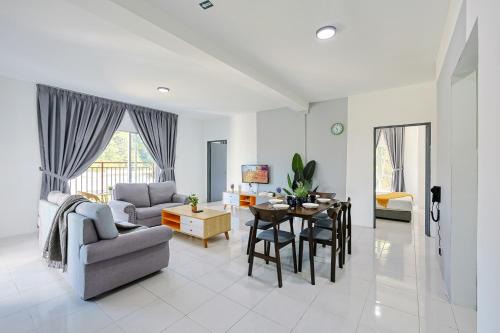 Family Homestay In Emerald Avenue Apartment Clover Home 3-22