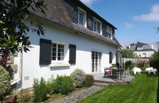 Family house with pouldu, beaches and shops on foot