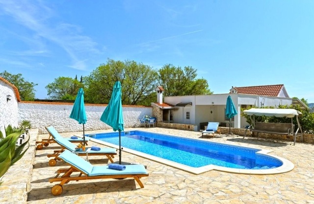 Family house with swimming pool & garden