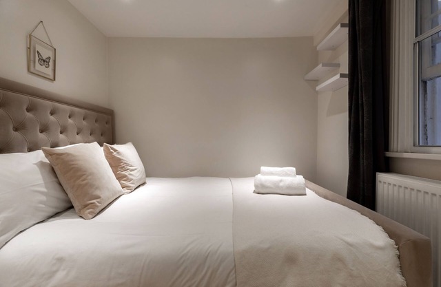Family One Bedroom with Patio Baker St G2