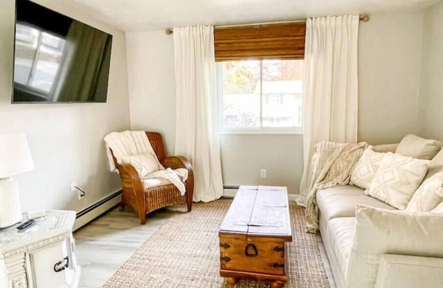 Family Retreat-Walk to Lake-Cedar Point-Deck/Grill