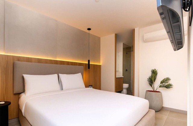 Family Stay in Poblado – Jacuzzi & 1BR + Workspace