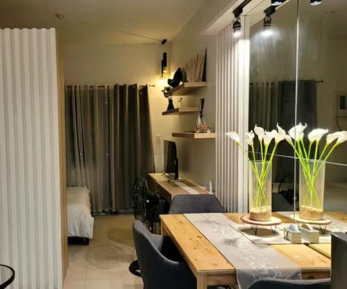 Fancy Suite near Eastwood with Awesome Balcony!
