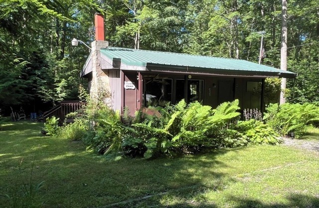 Fantastic 2-bedroom cabin in Black Moshannon State Park. Only 20 mins from PSU!