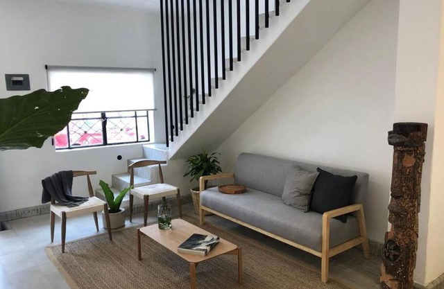 Fantastic 1BR house in a local living neighborhood