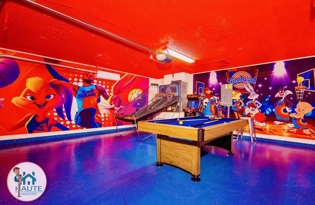 Fantastic 5BD House w/Private Pool - 9mi/Disney!