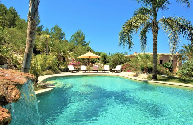 Fantastic Luxury Villa 'Sa Muntanya' with Guest House, Pool, Garden & Wi-Fi