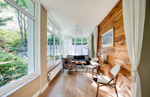 Fantastic forest view with private sauna - elegant and tasteful