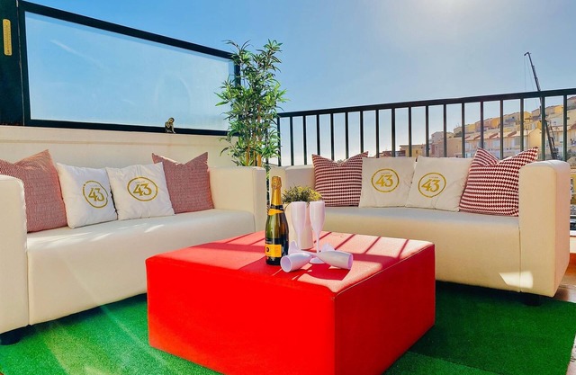 Fantastic Holiday Villa,Private Swimming Pool,Hot Tub Jacuzzi,BBQ,WIFI,Sleeps x8