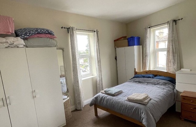 Fantastic Spacious Top Floor Flat all to yourself, strictly no smoking