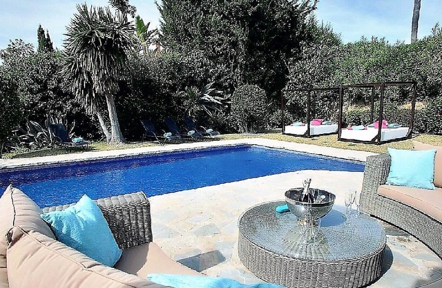 Fantastic Villa 10 bedrooms with heated pool!