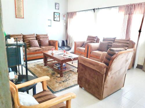 FARAJA HOMESTAY- Seamless Comfort in the Heart of the City - Free WiFi, Warm Hospitality, and Local Delights Await