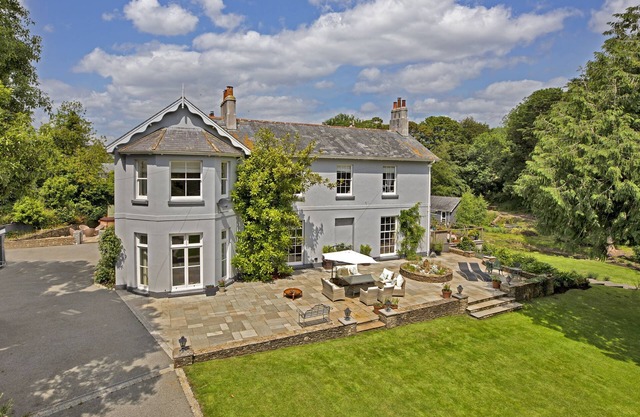 Farwell House - a house that sleeps 8 guests in 4 bedrooms