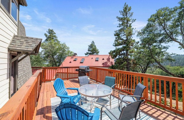 Fawnskin Family Cabin - North Shore, Foosball, Fireplace. Deck