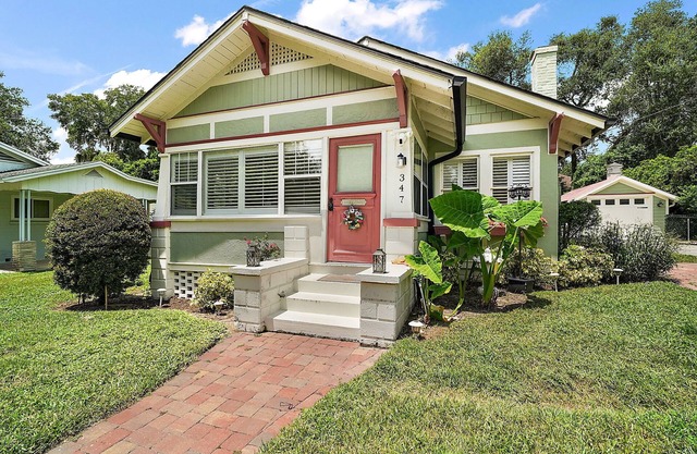 Fenced in Backyard! Close to DT Mount Dora! King Bed + Golf Cart Rental!