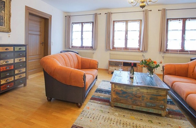 Ferienhaus Altes Pfarrhaus, 300qm, Garten, 3 Schlafzimmer, max. 6 Personen