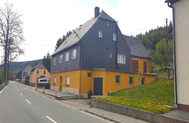 Ferienhaus in Bärenstein bei grünen Hügeln