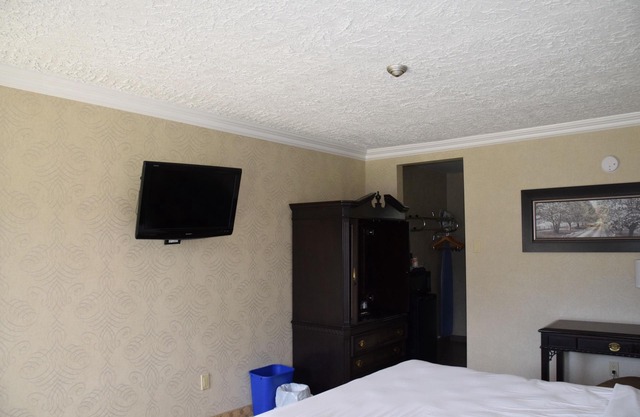 Festival Courtyard Inn