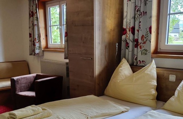 Fewo Lichtenberg - Frühstückspension Holzapfel