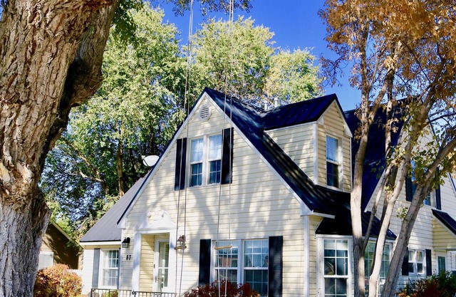 Film-featured, sleeps 18, hot tub, fire pit, decks