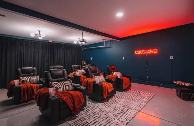 Findley BNB Game Room, Movie Theater, Sleeps 12