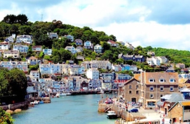 Fine Elizabethan house in Looe's old town very close to the beach and harbour