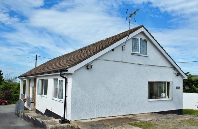 Finest Retreats - Abersant Cottage - Sleeps 5 with Hot Tub