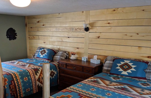 Finley's Riverside Cabins | Cabin #D