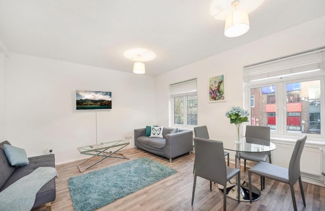 Finsbury Park Station Apartment! (C)