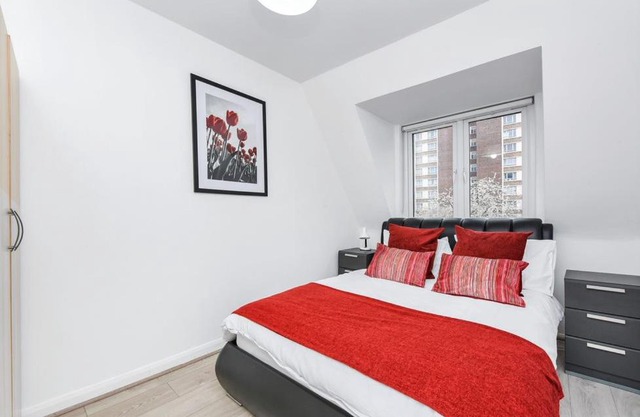 Finsbury Park Station Apartment! (D)
