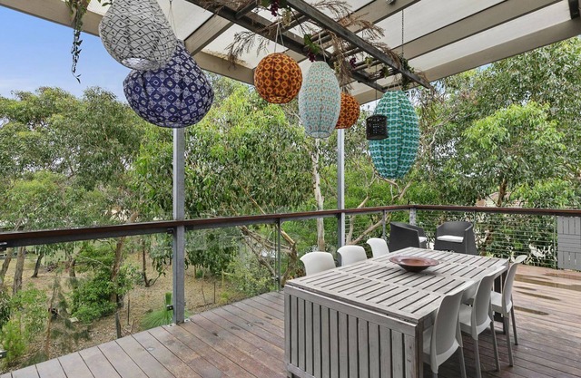 Fireplace, 650m Beach, Entertaining Deck, Netflix, Nature