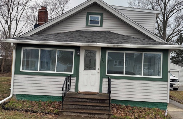 Fish Camp - Lake Erie - 3-bedroom house in wonderful Vermilion with WiFi, AC