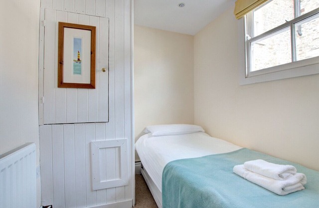 Fisherman's Cottage - Four Bedroom House, Sleeps 6