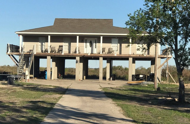 Fishing camp in Reggio LA 5 minutes from hope dale and Delacroix