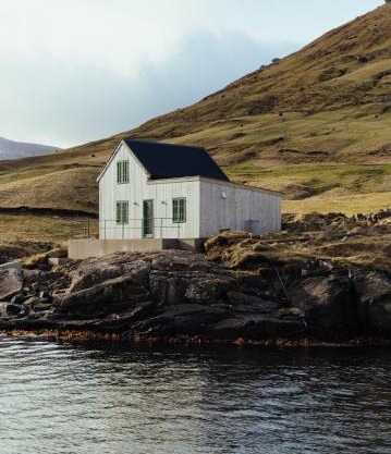 Fiskahúsið - Waterfront Cabin - Stunning Views