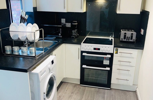 Five bedrooms in a Victorian house located nearby Leicester City Centre.