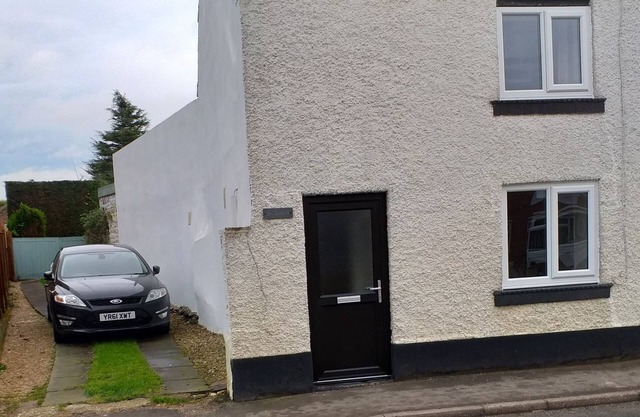 Flamborough Cottage large private garden parking, pets welcome. Wifi .