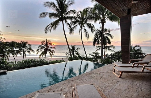 Flamingo Beachfront House View From Every Room!