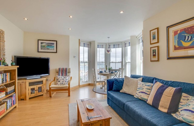 Flat 5 Penlu - Two Bedroom Apartment, Sleeps 4