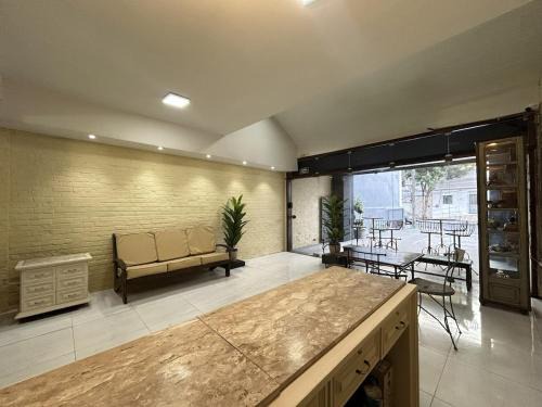 Flat funcional mobiliado com cozinha e WC privativo apt103