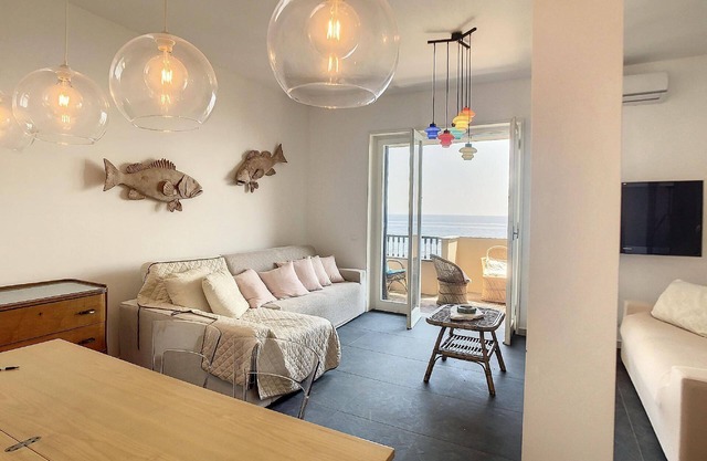 Flat 'Sea House' near the beach