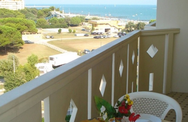 Flat with sea view balcony