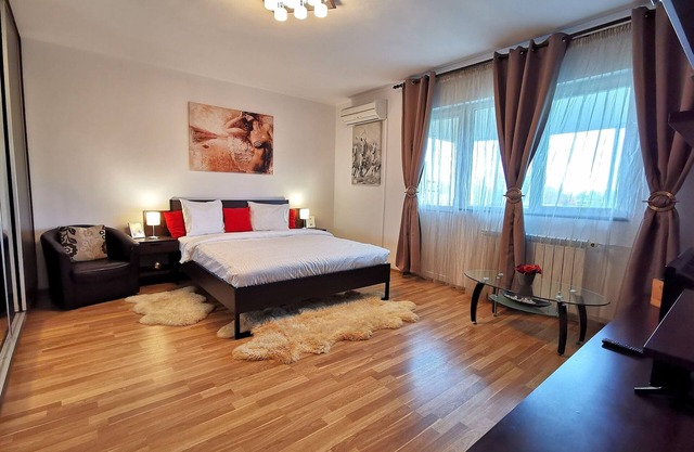 FLAT WITH BALCONY NEAR PARK/METRO/AMENITIES