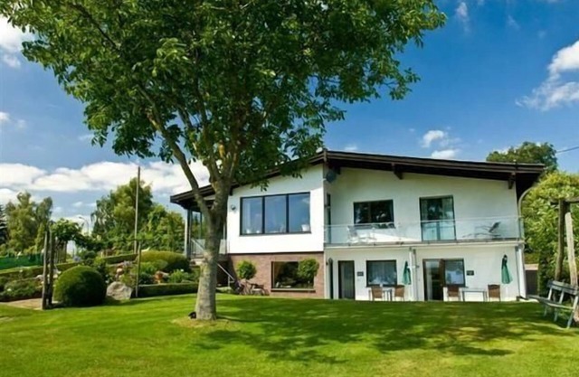 Flat with garden, barbecue and panoramic view